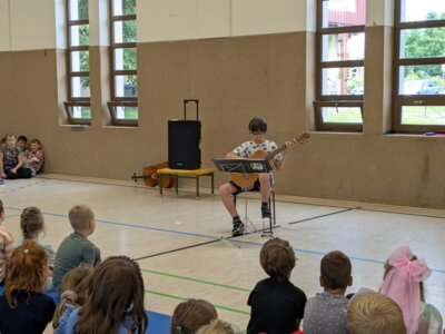 Foto des Albums: Bewegende Momente zum Schuljahresabschluss