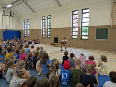 Foto des Albums: Bewegende Momente zum Schuljahresabschluss