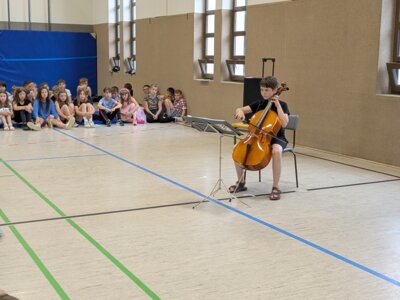 Foto des Albums: Bewegende Momente zum Schuljahresabschluss