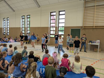 Foto des Albums: Bewegende Momente zum Schuljahresabschluss