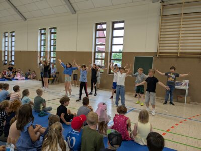 Foto des Albums: Bewegende Momente zum Schuljahresabschluss