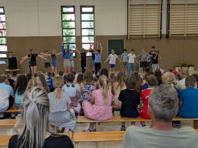 Foto des Albums: Bewegende Momente zum Schuljahresabschluss