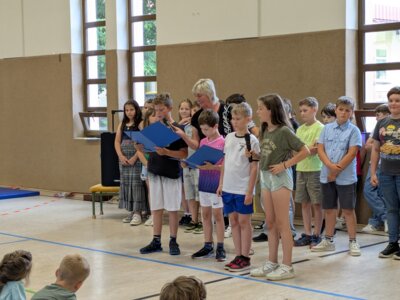 Foto des Albums: Bewegende Momente zum Schuljahresabschluss