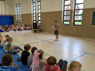 Foto des Albums: Bewegende Momente zum Schuljahresabschluss