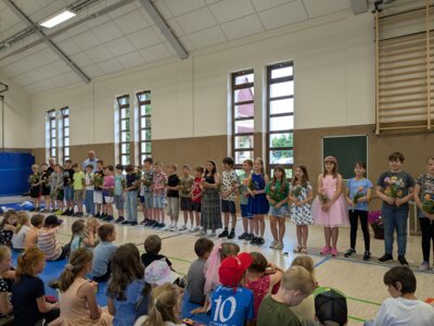 Foto des Albums: Bewegende Momente zum Schuljahresabschluss