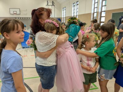 Foto des Albums: Bewegende Momente zum Schuljahresabschluss