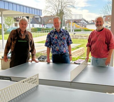 Montageteam der Tischtennisplatten 