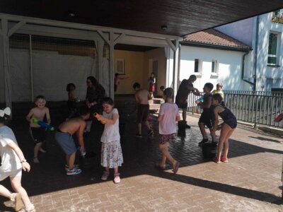 Foto des Albums: Eiswagen und Wasserspiele