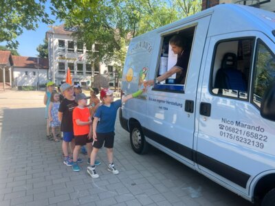 Foto des Albums: Eiswagen und Wasserspiele