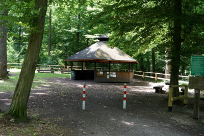 Grillh&uuml;tte am Wilsenscher Waldweg  (Bild vergr&ouml;&szlig;ern)