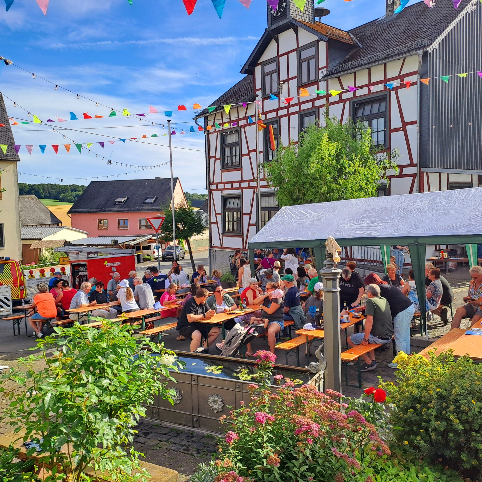 Bild: oder visavis sonnig am Rährborn, dem alten Dorfbrunnen