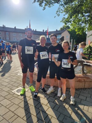 In bester Stimmung und Vorfreude auf den Lauf  (Bild vergr&ouml;&szlig;ern)