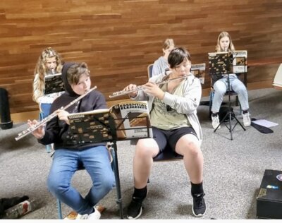 Foto des Albums: Erstes Konzert des Jugendorchesters – Jahresabschlusskonzert in der Schule am Dobrock in Cadenberge.