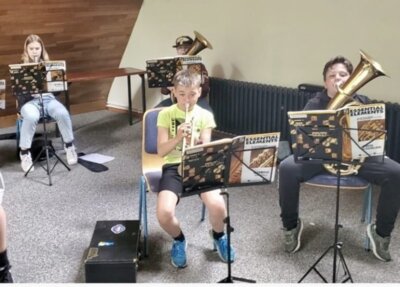Foto des Albums: Erstes Konzert des Jugendorchesters – Jahresabschlusskonzert in der Schule am Dobrock in Cadenberge.