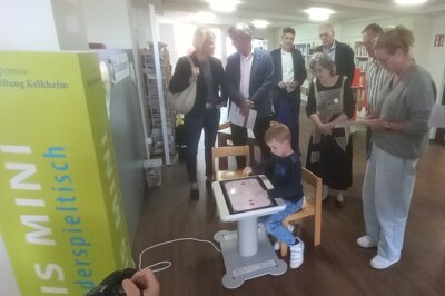 Foto des Albums: Spende für Stadtbibliothek