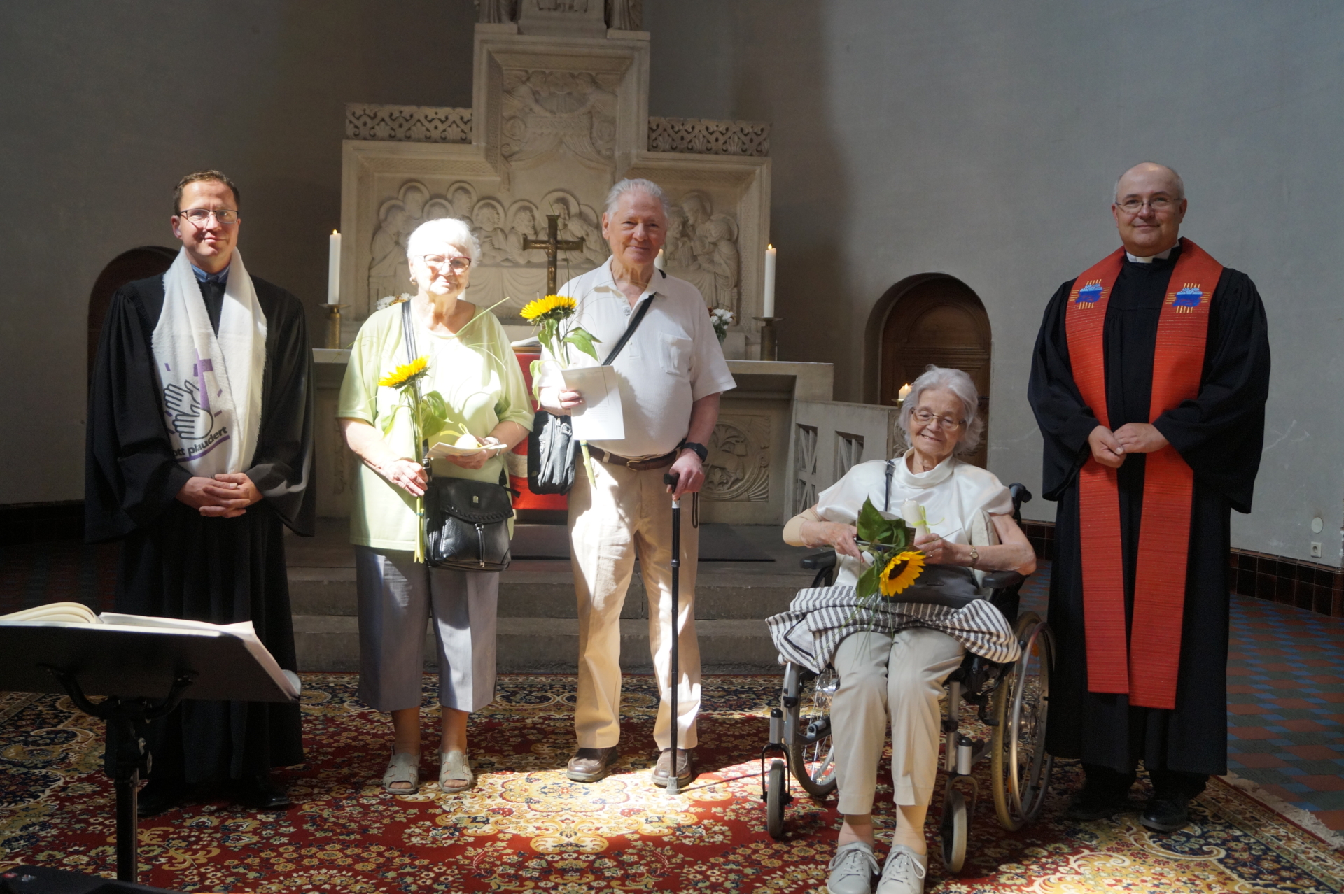 Bild: Einsegnung zur Kronjuwelen- (75) und zur Gnadenkonfirmation (70)