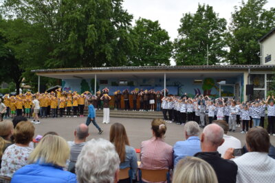 Foto des Albums: Schuljahresabschlussfeier - Bilder des zweiten Teils