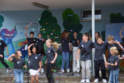 Foto des Albums: Schuljahresabschlussfeier - Bilder des zweiten Teils