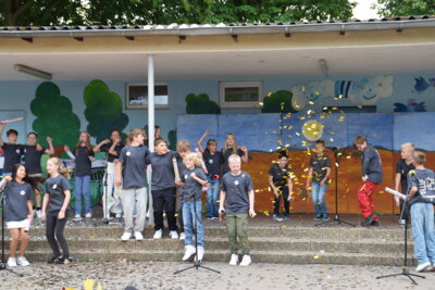 Foto des Albums: Schuljahresabschlussfeier - Bilder des zweiten Teils
