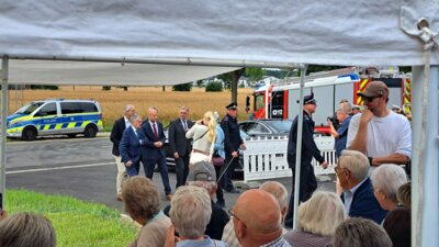 Foto des Albums: Einweihung Feuerwehrgerätehaus und Fahrzeuge Porselen