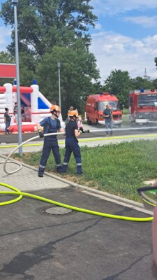 Foto des Albums: Einweihung Feuerwehrgerätehaus und Fahrzeuge Porselen