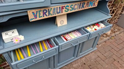 Foto des Albums: Verkaufsschrank von Laden-AG eröffnet