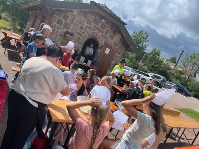 Foto des Albums: Besuch der 4c beim Backhausverein Langenbrand