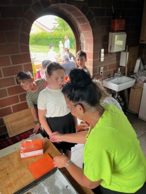 Foto des Albums: Besuch der 4c beim Backhausverein Langenbrand