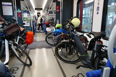 Sauber aufgestellt - und immer den Fluchtweg frei lassen  (Bild vergr&ouml;&szlig;ern)