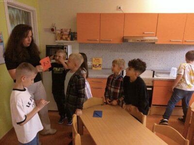 Alle gut zugehört, der erste Hinweis unserer Schatzsuche, muss erraten werden.  (Bild vergrößern)