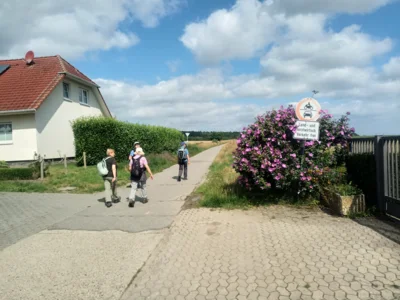 Aufw&auml;rts zum Gehrdener Berg  (Bild vergr&ouml;&szlig;ern)