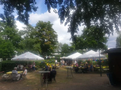 Fest  (Bild vergr&ouml;&szlig;ern)