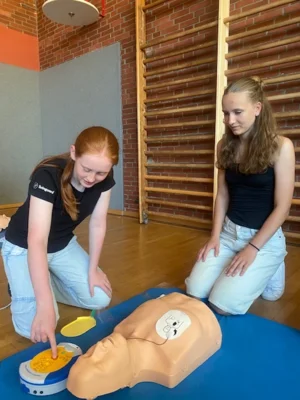 Foto des Albums: Retten macht Schule: Unser 7. Jahrgang kann jetzt reaninmieren! Hier die Fotos...