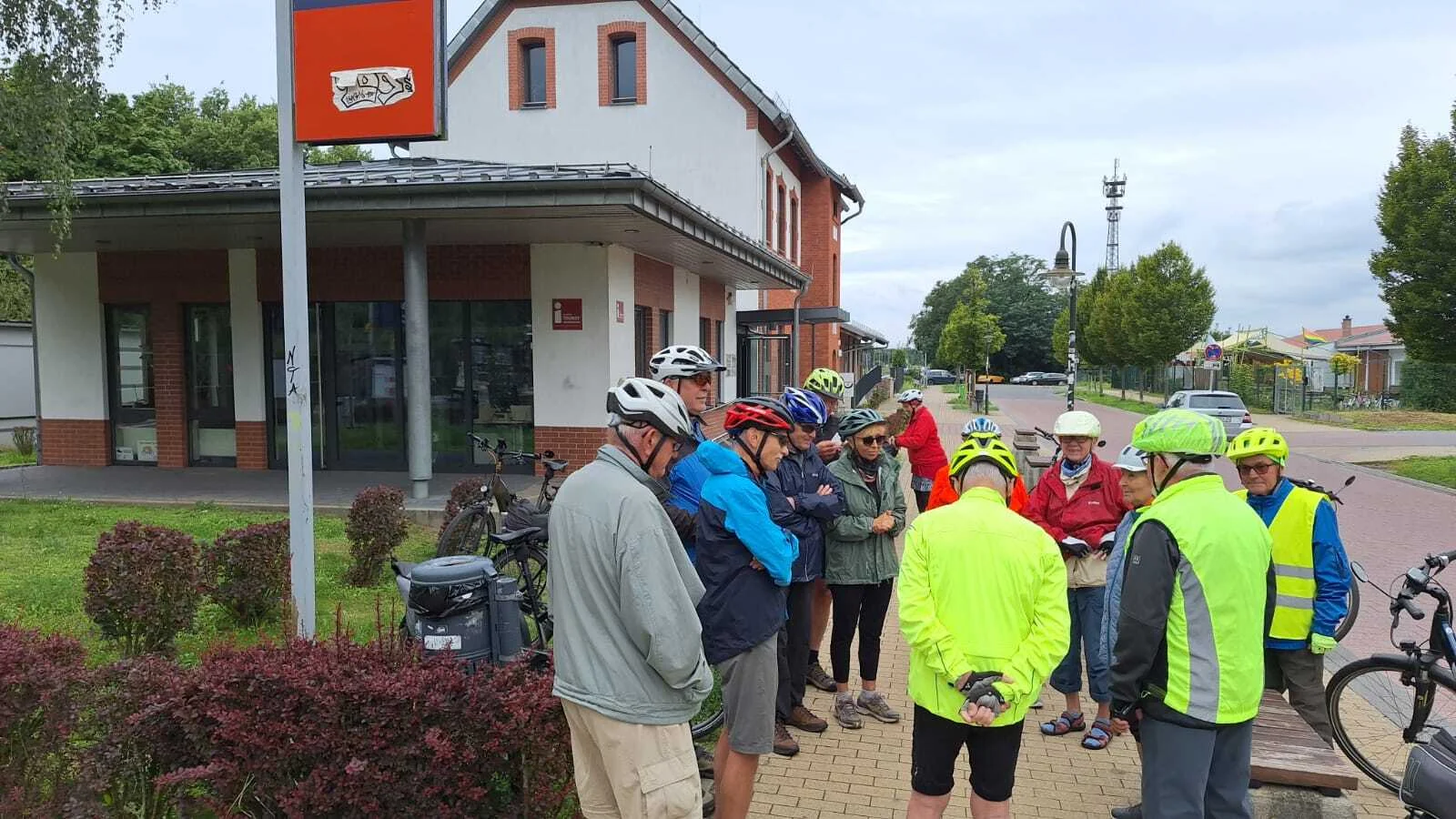Bild: 1 Treffpunkt Bahnhof Rehfelde