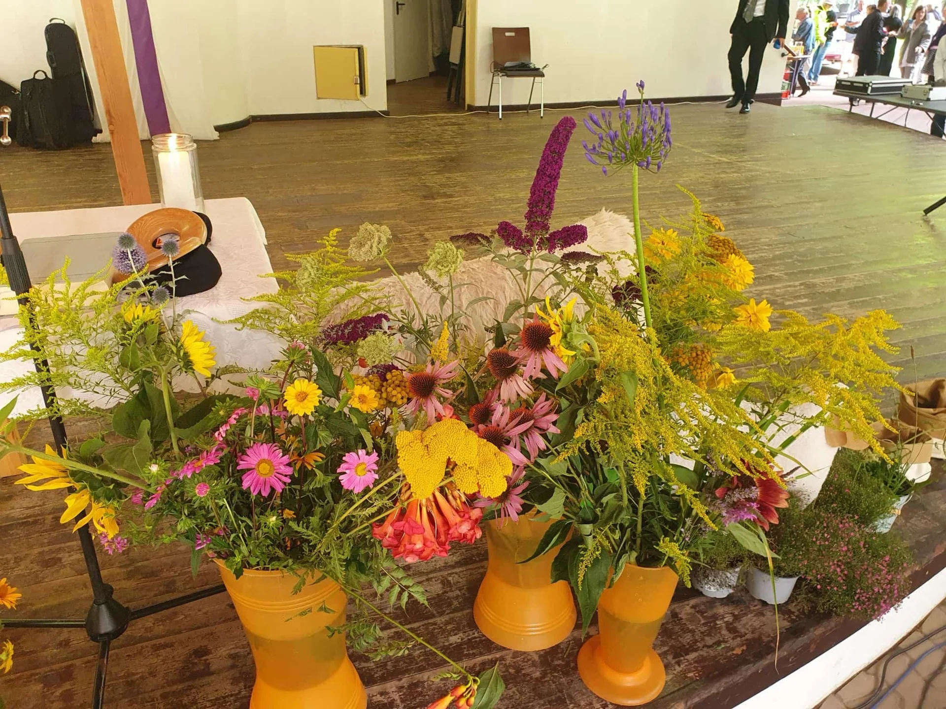 Bild: Mitbring-Blumen aus den Gemeinden
