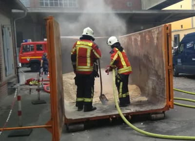 Foto des Albums: FEU G - Nachbarschaftliche Löschhilfe - Industriebrand Elmshorn