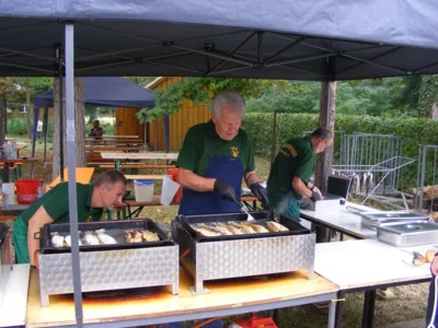 Vereinschef Gerhard Hildebrandt (Mitte) hat nicht nur repr&auml;sentative Aufgaben 