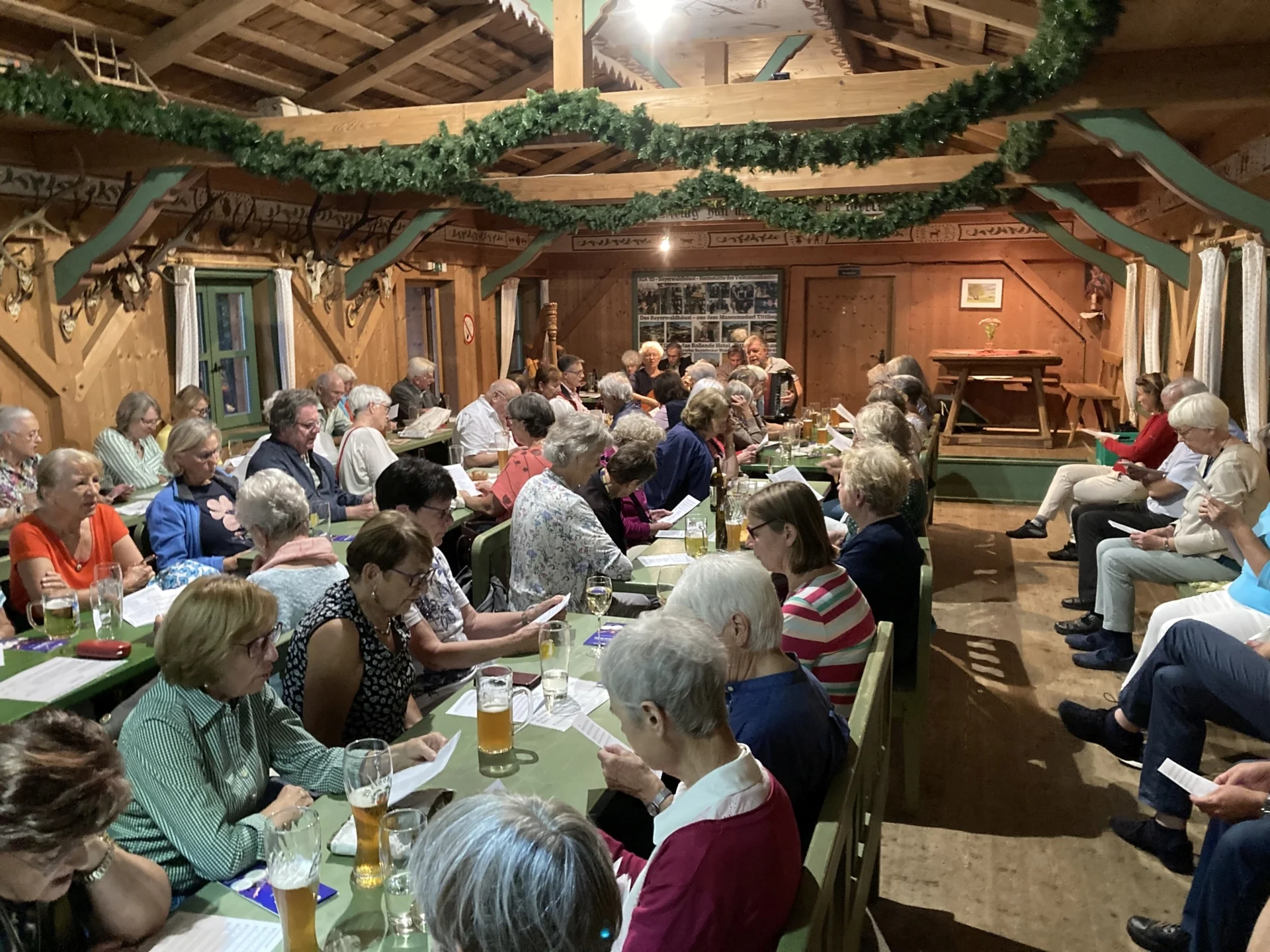 Bild: Zahlreichen Menschen macht Singen großen Spaß!