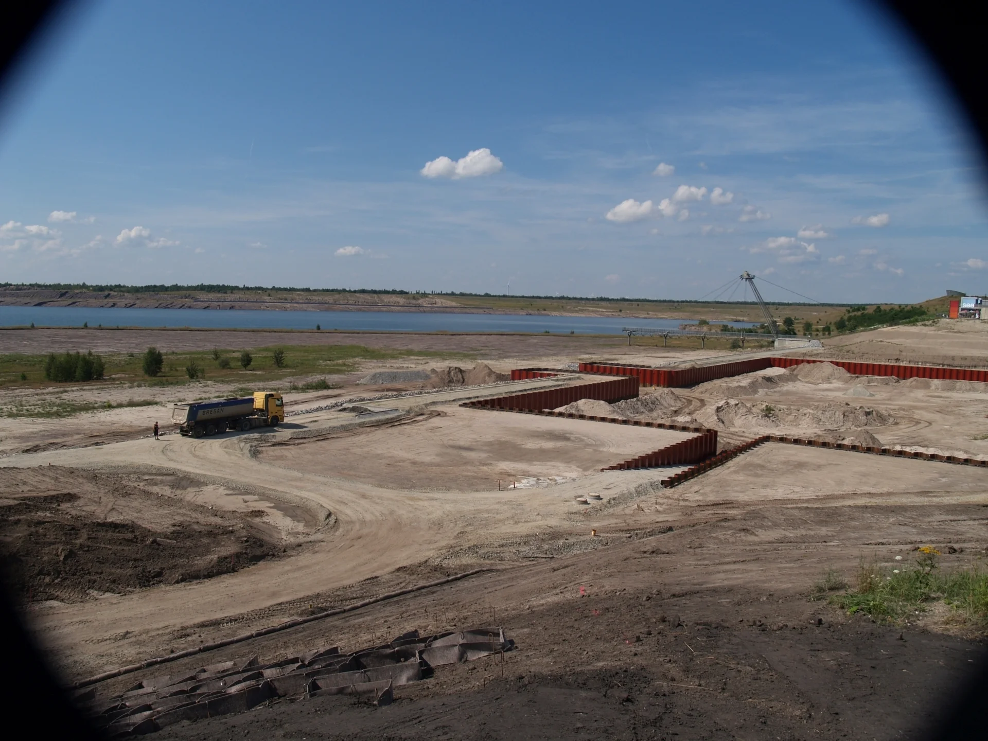 Bild: 2014 Bau des Hafenbeckens