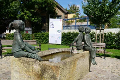 Brunnen am Josef-Hauke-Platz Lauenau  (Bild vergr&ouml;&szlig;ern)