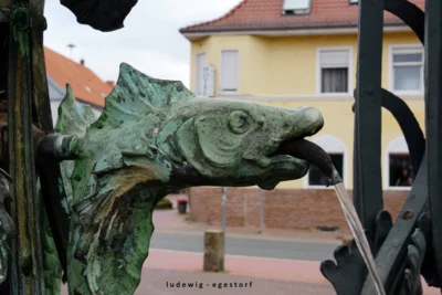 Marienbrunnen in Springe - Detail  (Bild vergr&ouml;&szlig;ern)