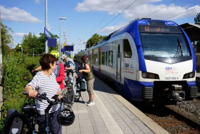 Unsere S-Bahn  (Bild vergr&ouml;&szlig;ern)