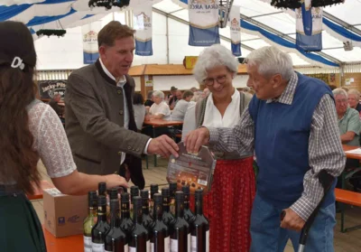 Foto des Albums: Stimmungsvolle Volksfesttage in Bildern
