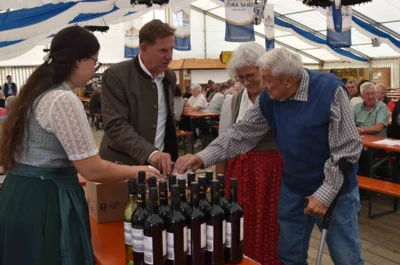 Foto des Albums: Stimmungsvolle Volksfesttage in Bildern