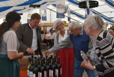 Foto des Albums: Stimmungsvolle Volksfesttage in Bildern