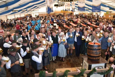 Foto des Albums: Stimmungsvolle Volksfesttage in Bildern