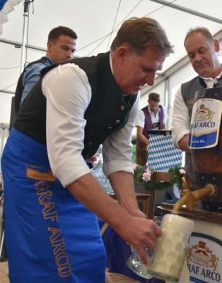 Foto des Albums: Stimmungsvolle Volksfesttage in Bildern