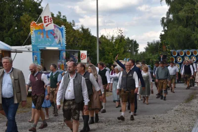 Foto des Albums: Stimmungsvolle Volksfesttage in Bildern