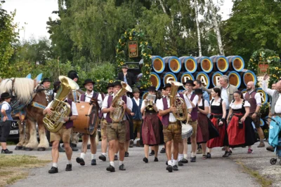 Foto des Albums: Stimmungsvolle Volksfesttage in Bildern