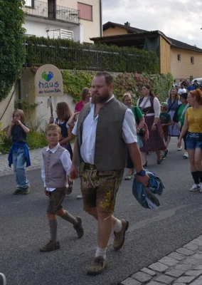 Foto des Albums: Stimmungsvolle Volksfesttage in Bildern